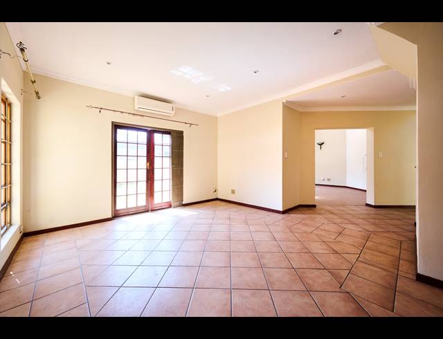 4 BEDROOM HOUSE FOR SALE IN KYALAMI HILLS